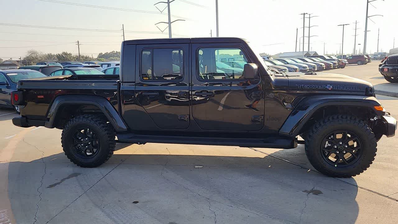 Thumbnail: 2026 Jeep Gladiator - 9