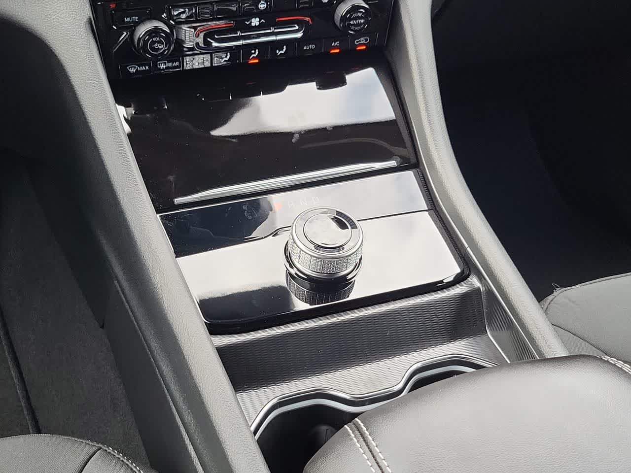 Thumbnail: 2025 Jeep Grand Cherokee - 25