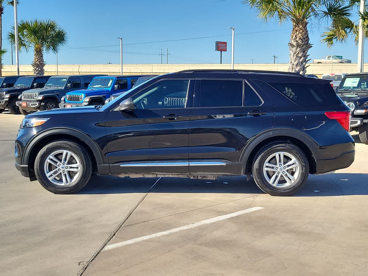 Thumbnail: 2022 Ford Explorer - 11