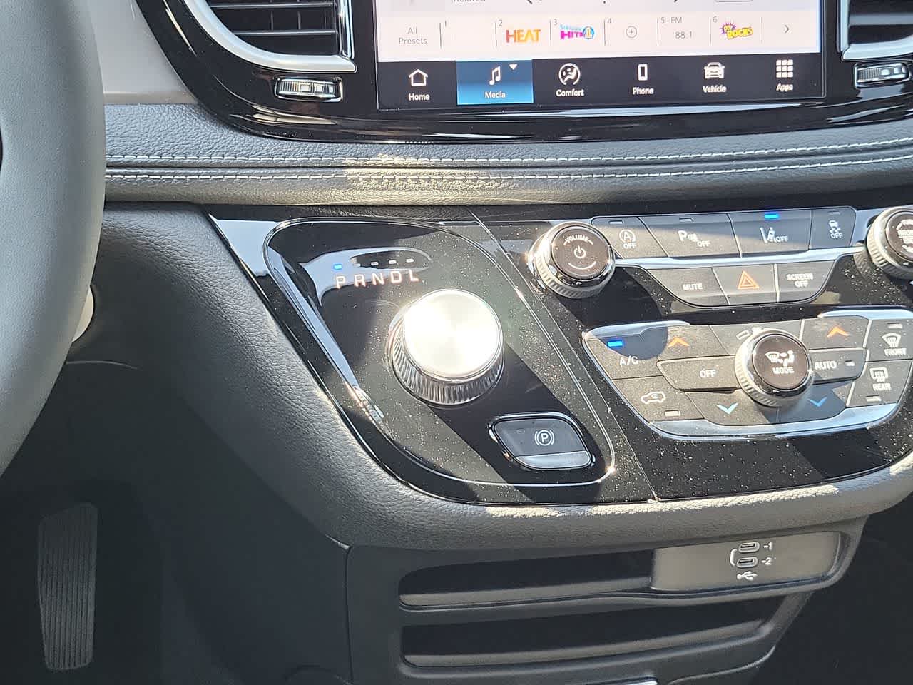 Thumbnail: 2026 Chrysler Pacifica - 25