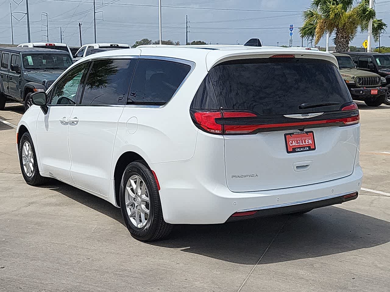 Thumbnail: 2026 Chrysler Pacifica - 12