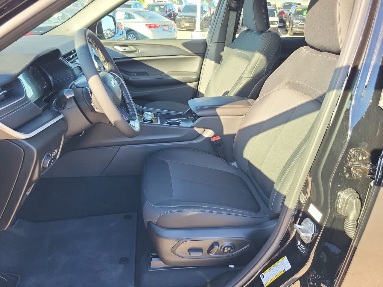 Thumbnail: 2025 Jeep Grand Cherokee - 19