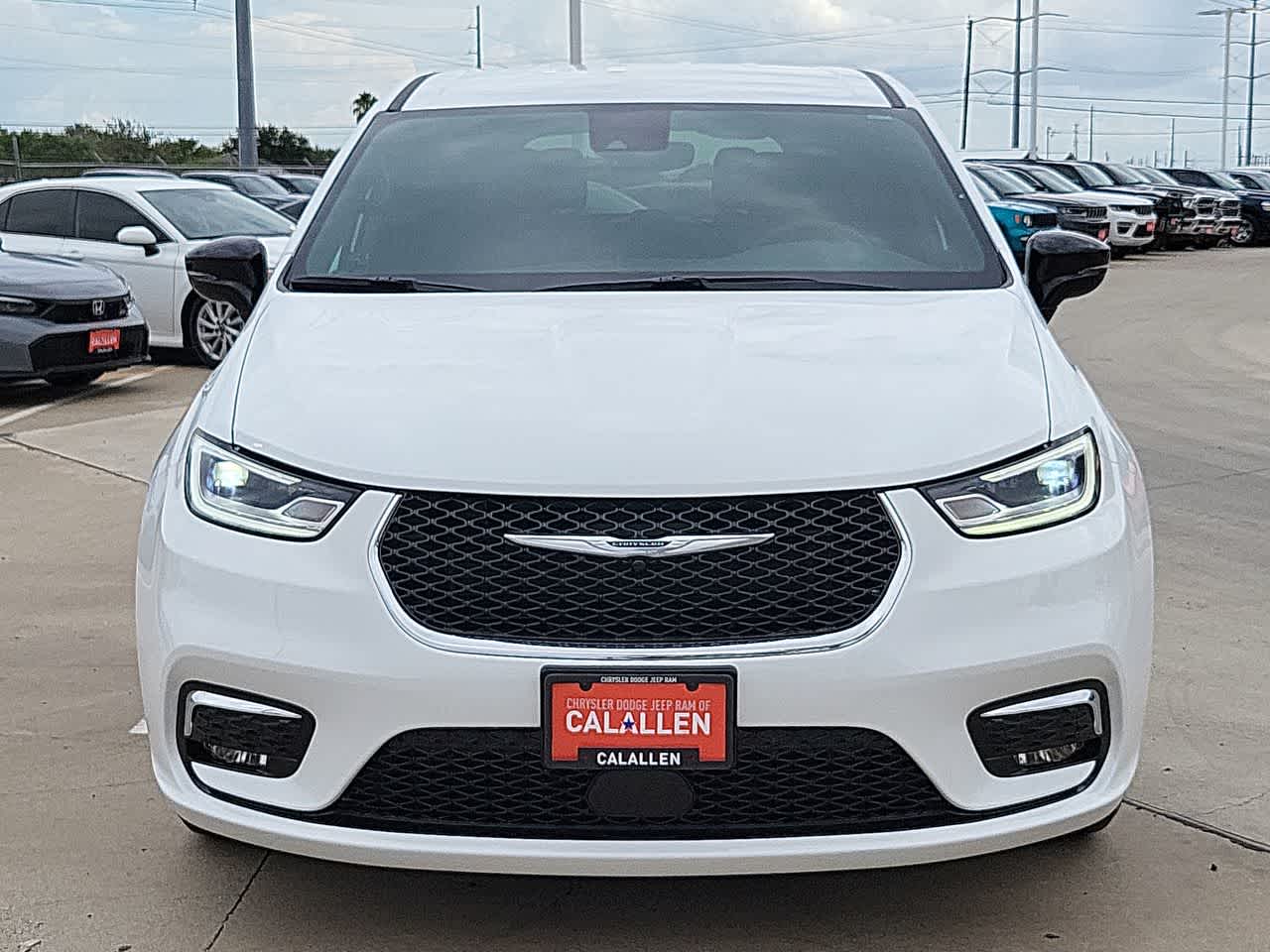 Thumbnail: 2026 Chrysler Pacifica - 14