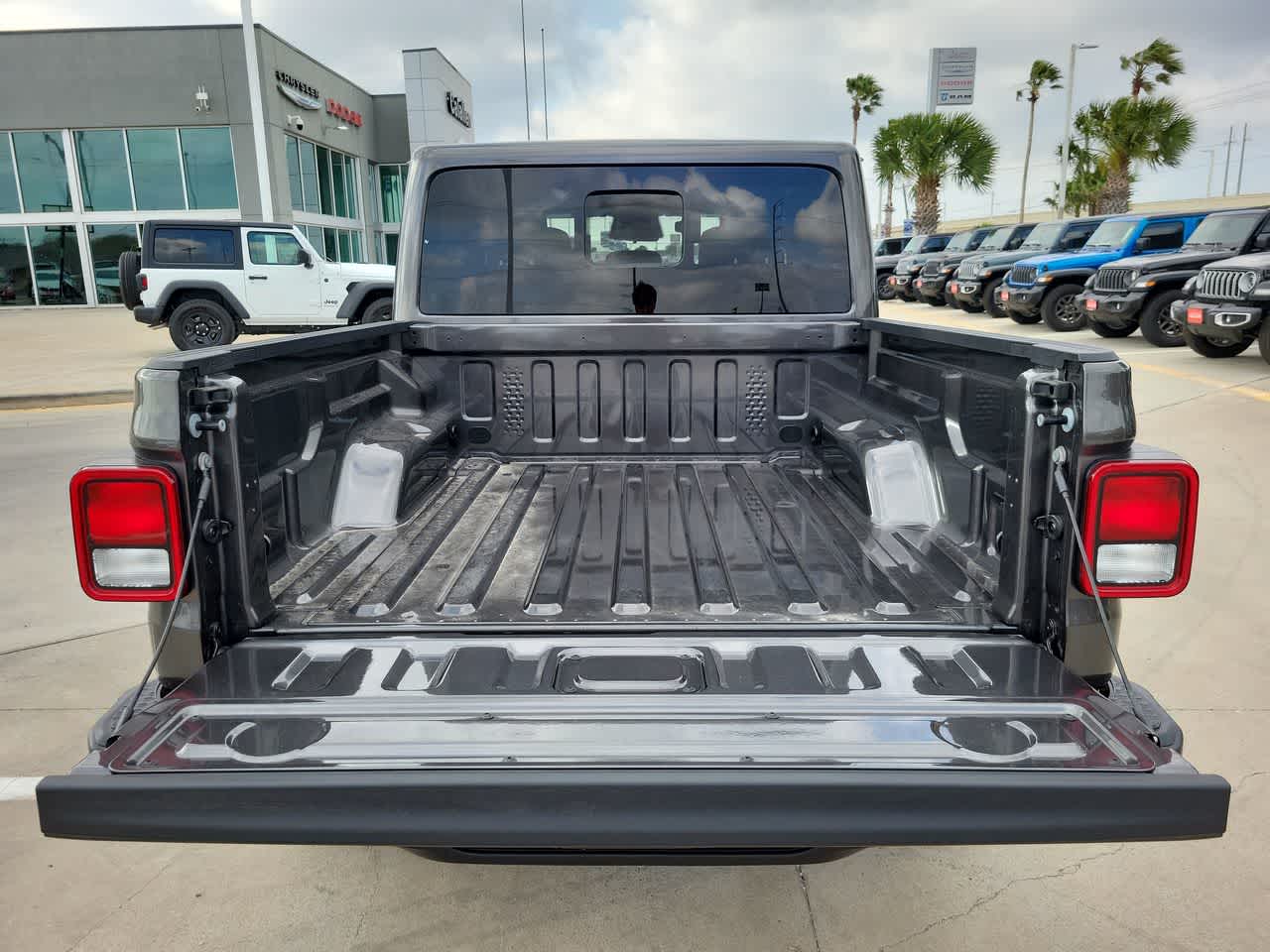 Thumbnail: 2026 Jeep Gladiator - 27