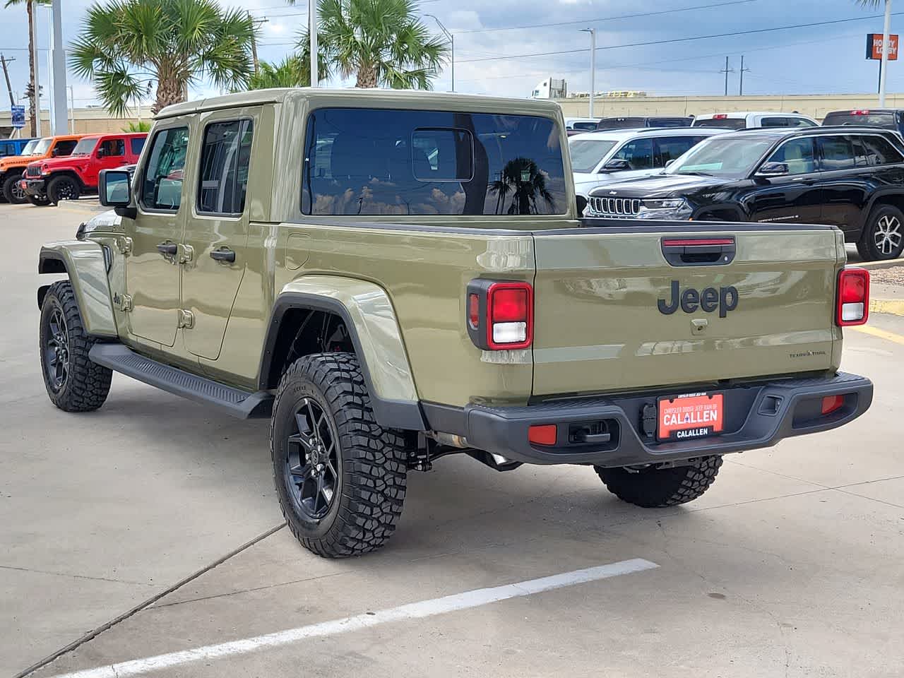 Thumbnail: 2025 Jeep Gladiator - 12
