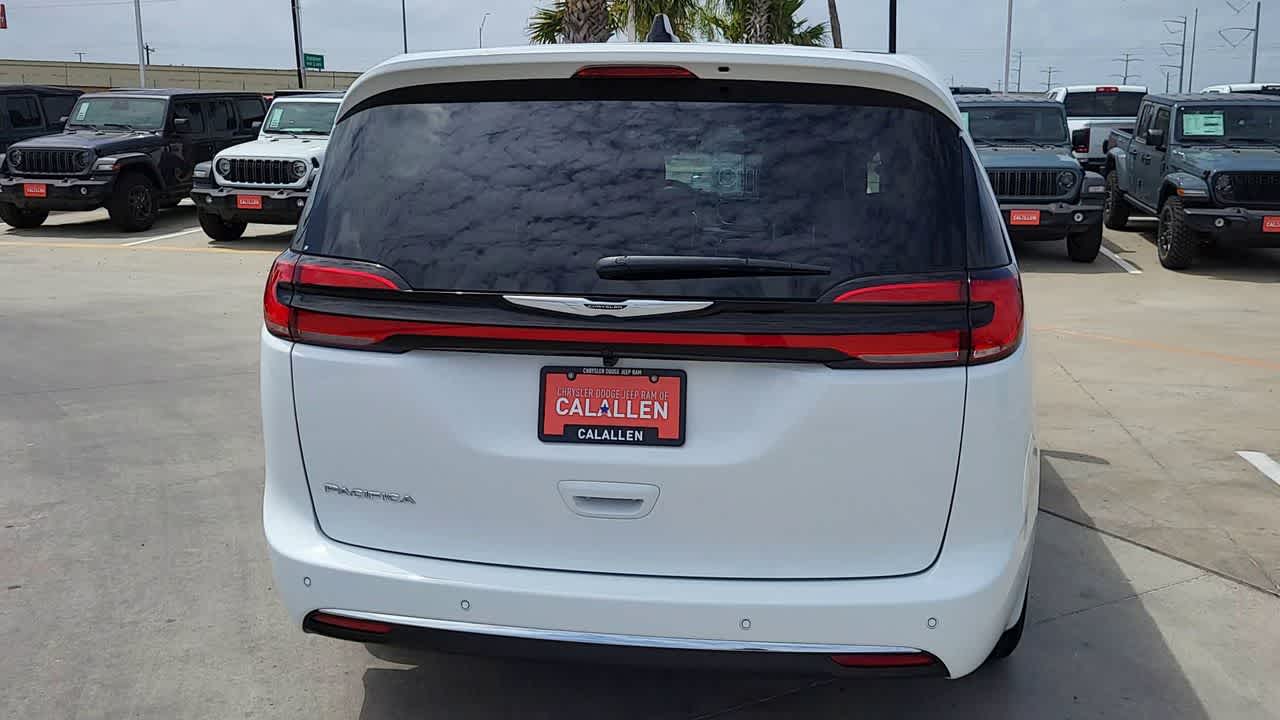 Thumbnail: 2026 Chrysler Pacifica - 7