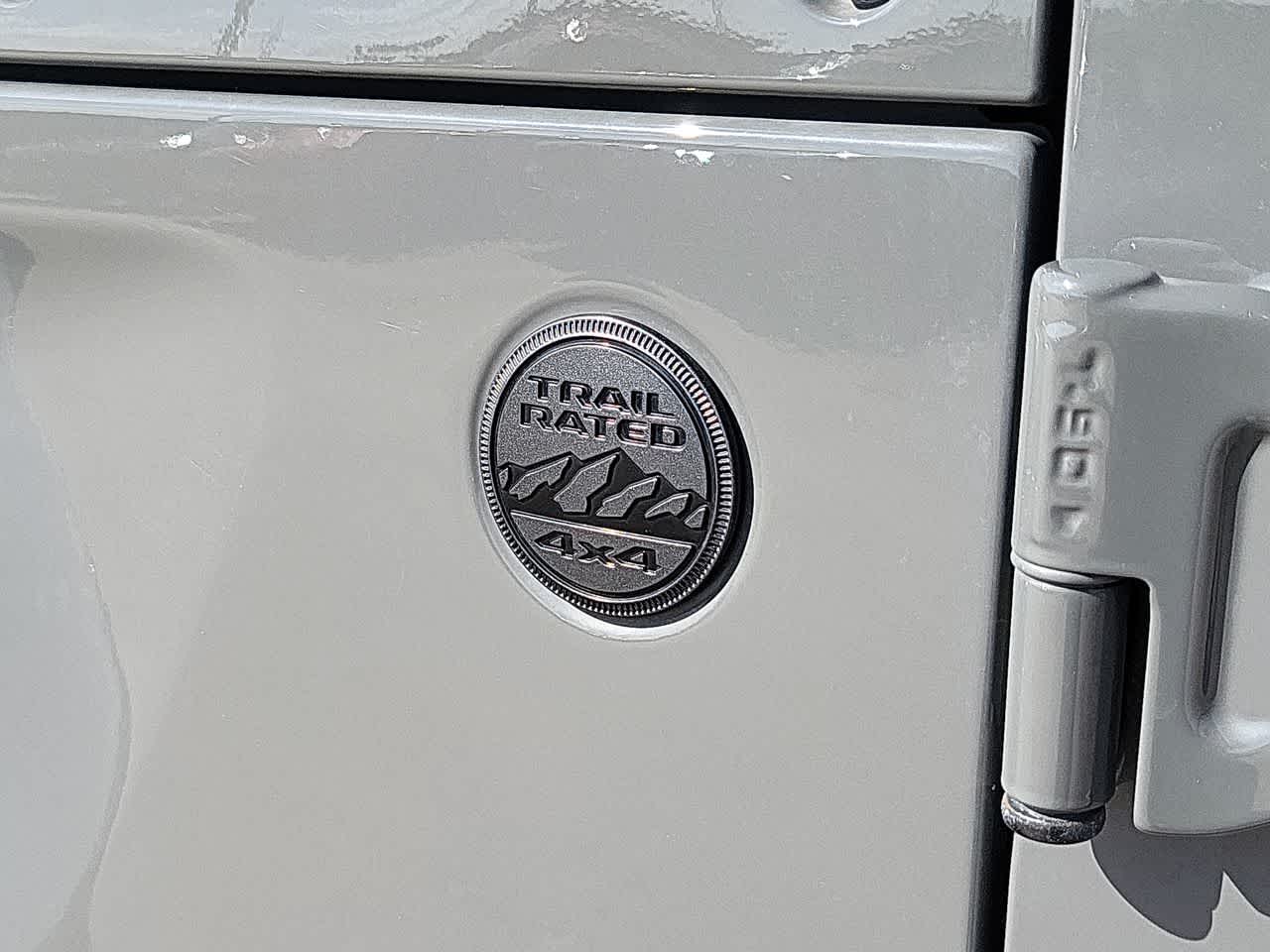 Thumbnail: 2023 Jeep Gladiator - 15