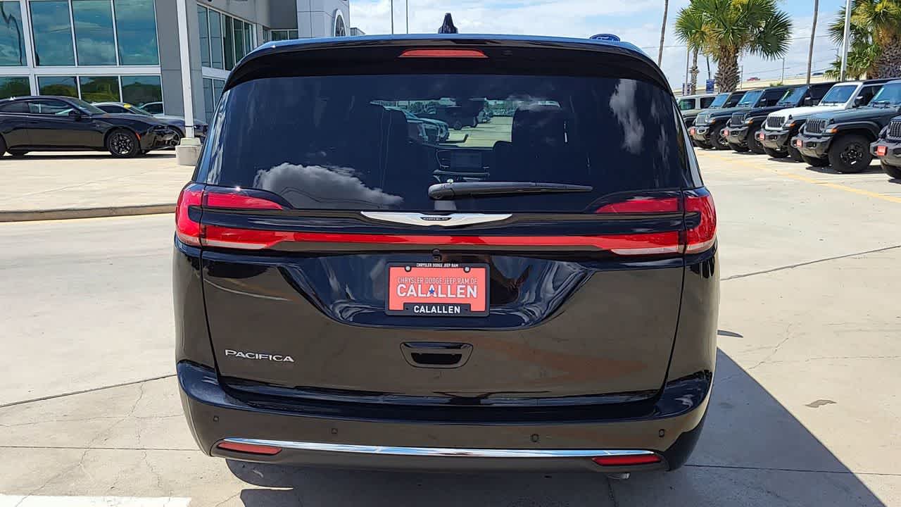 Thumbnail: 2026 Chrysler Pacifica - 7