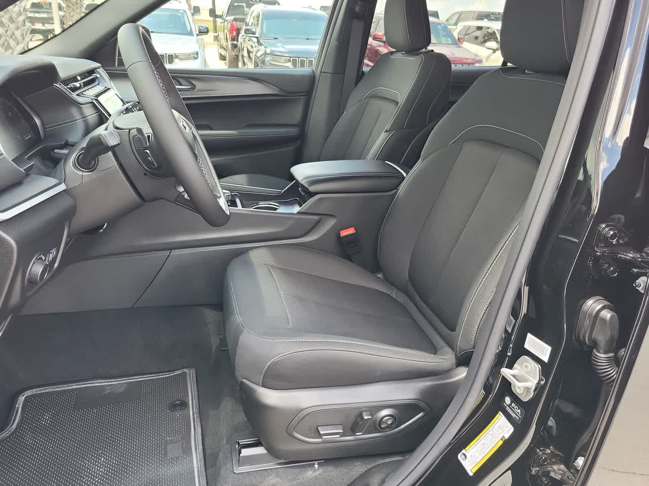 Thumbnail: 2025 Jeep Grand Cherokee - 19