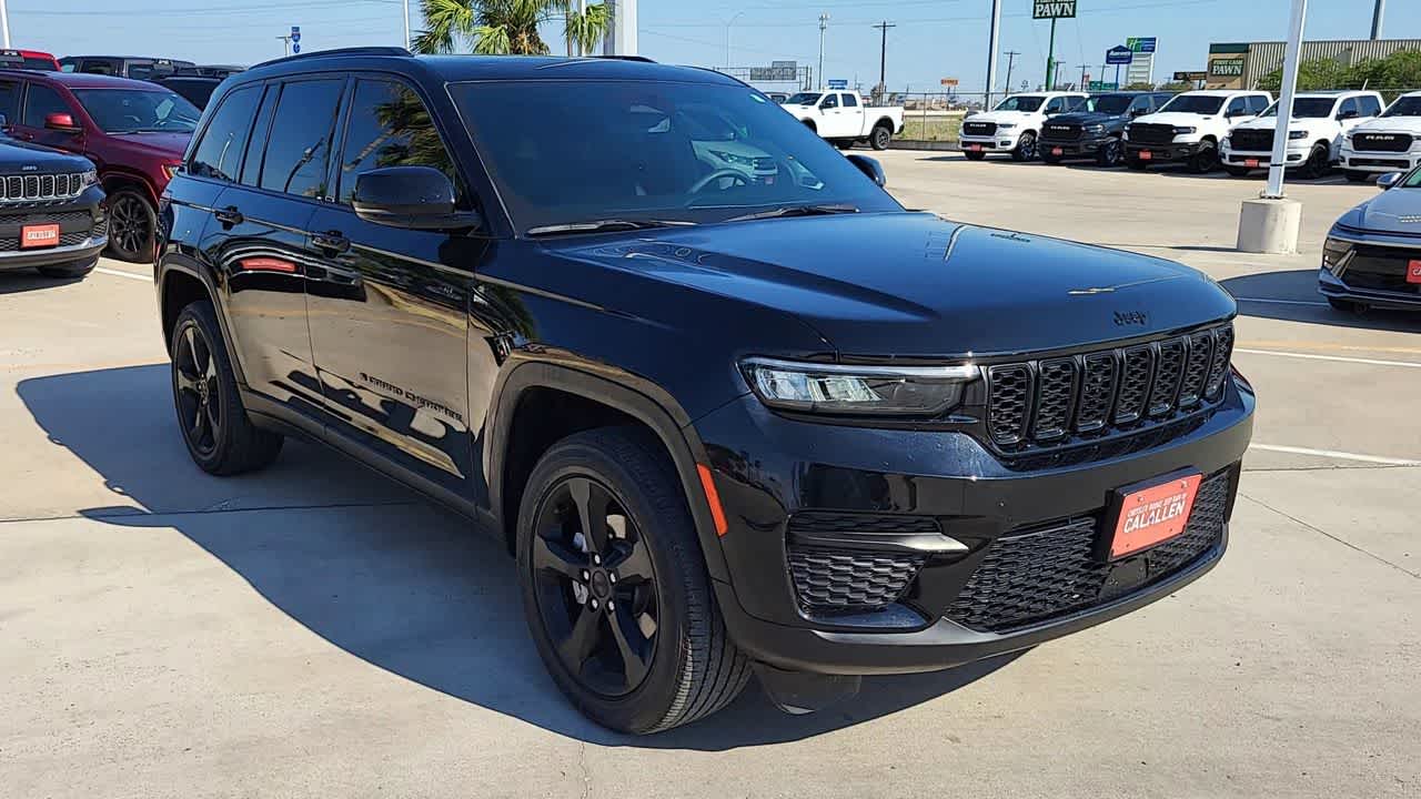 2024 Jeep Grand Cherokee Laredo photo 2