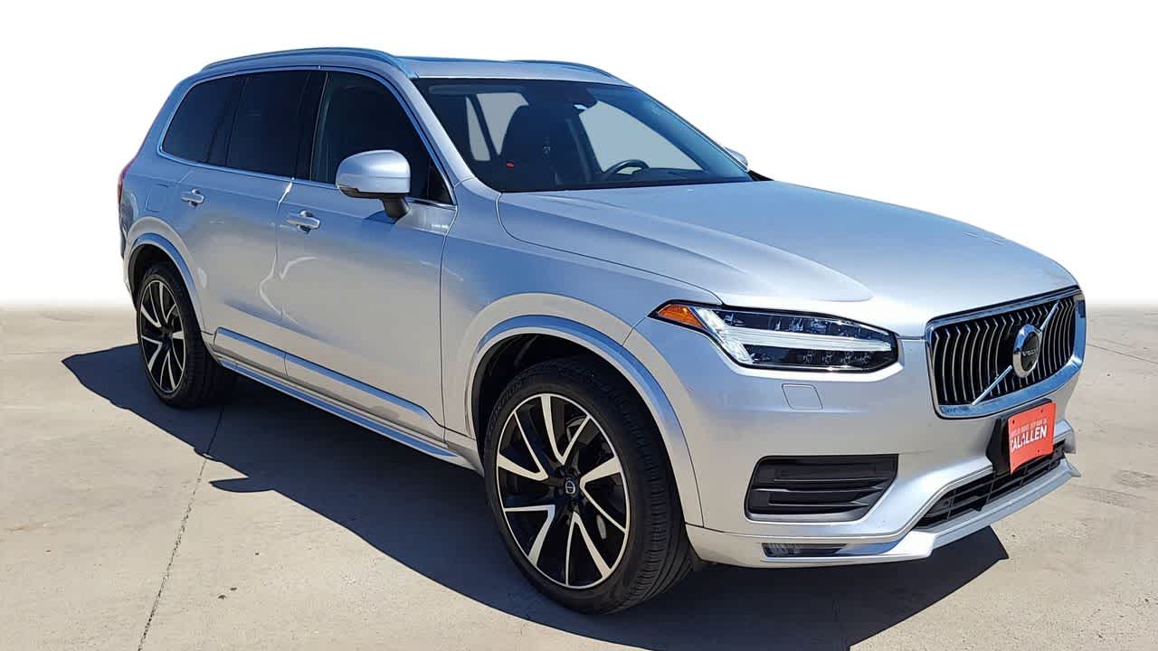 2022 Volvo XC90 T6 AWD Momentum photo 2