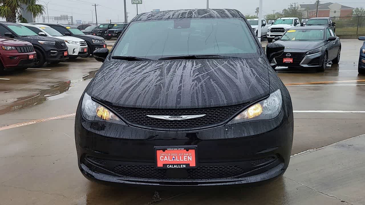 Thumbnail: 2026 Chrysler Voyager - 3