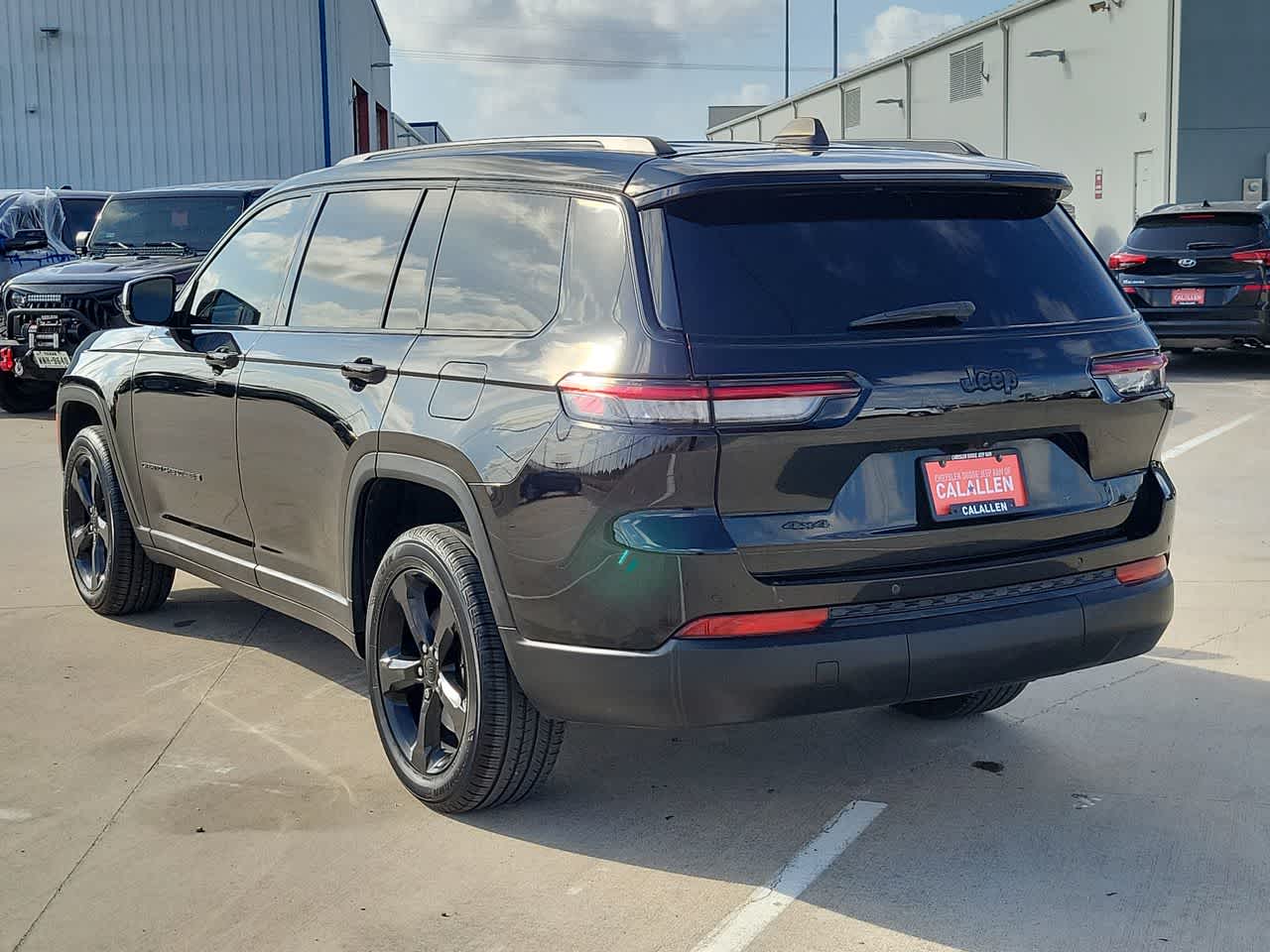 Thumbnail: 2023 Jeep Grand Cherokee - 12