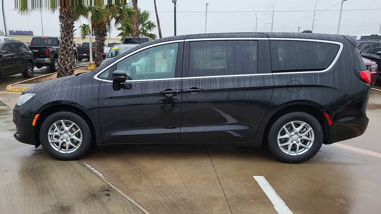 Thumbnail: 2026 Chrysler Voyager - 5