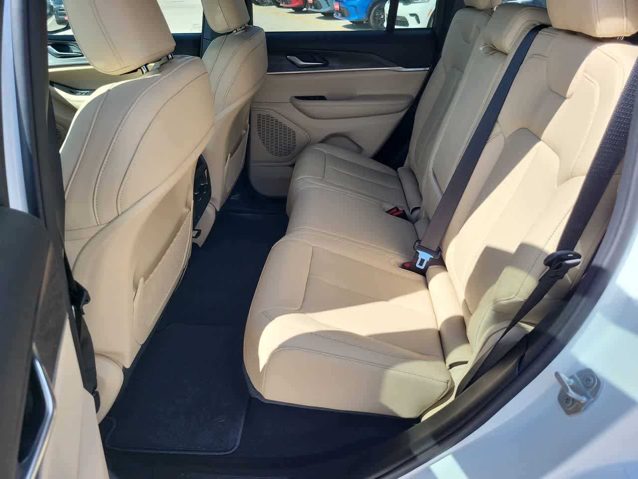 Thumbnail: 2025 Jeep Grand Cherokee - 21