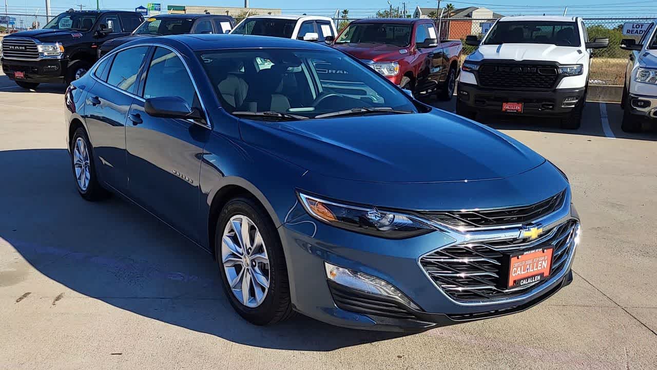 2024 Chevrolet Malibu 1LT photo 2