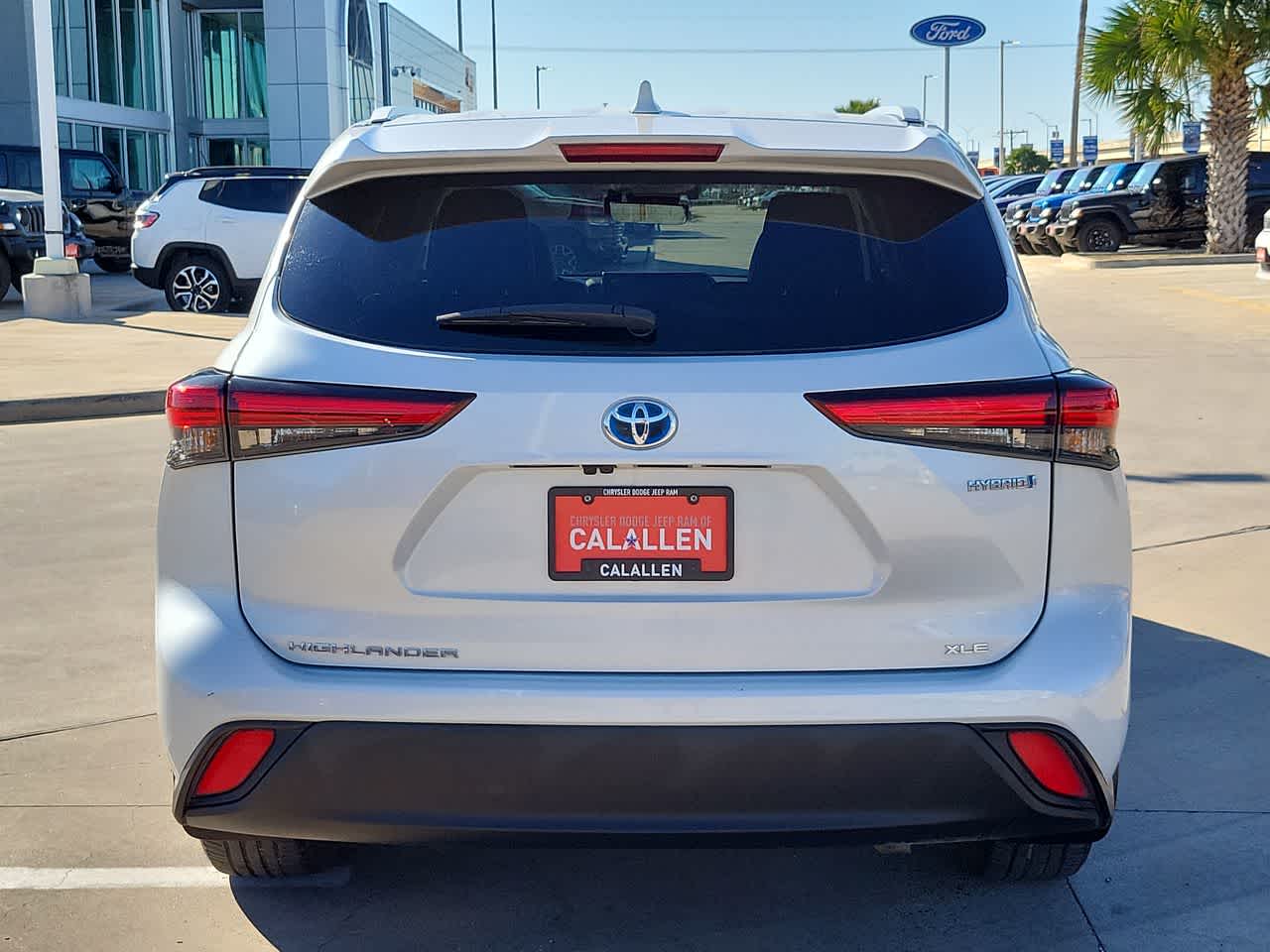 Thumbnail: 2023 Toyota Highlander - 13