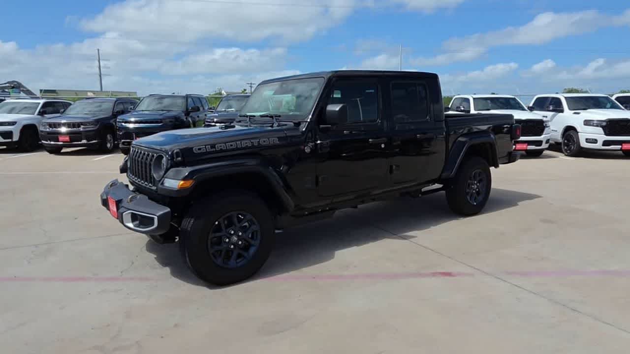 Thumbnail: 2026 Jeep Gladiator - 4