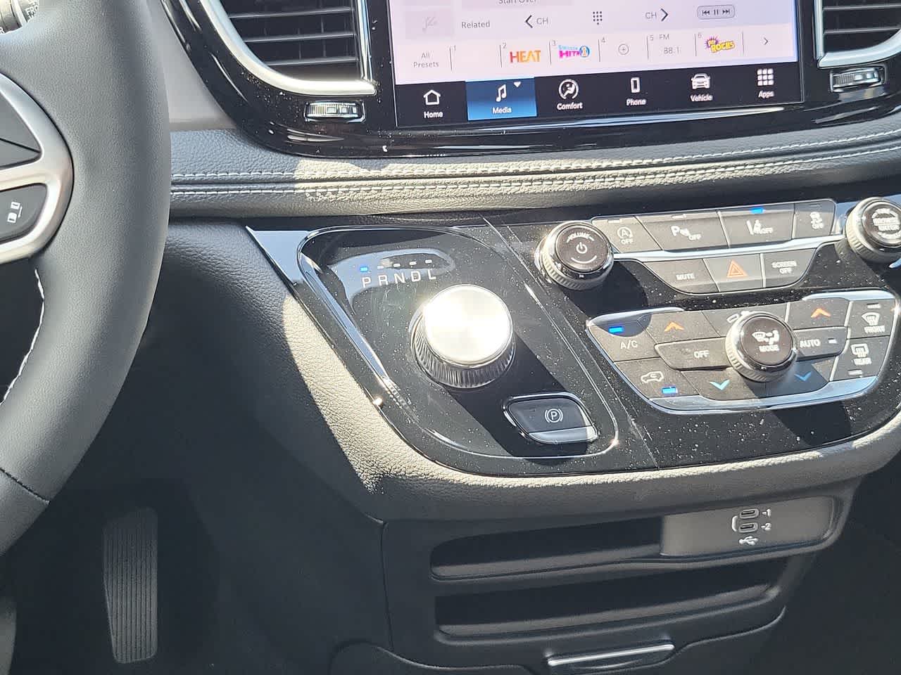 Thumbnail: 2026 Chrysler Pacifica - 25