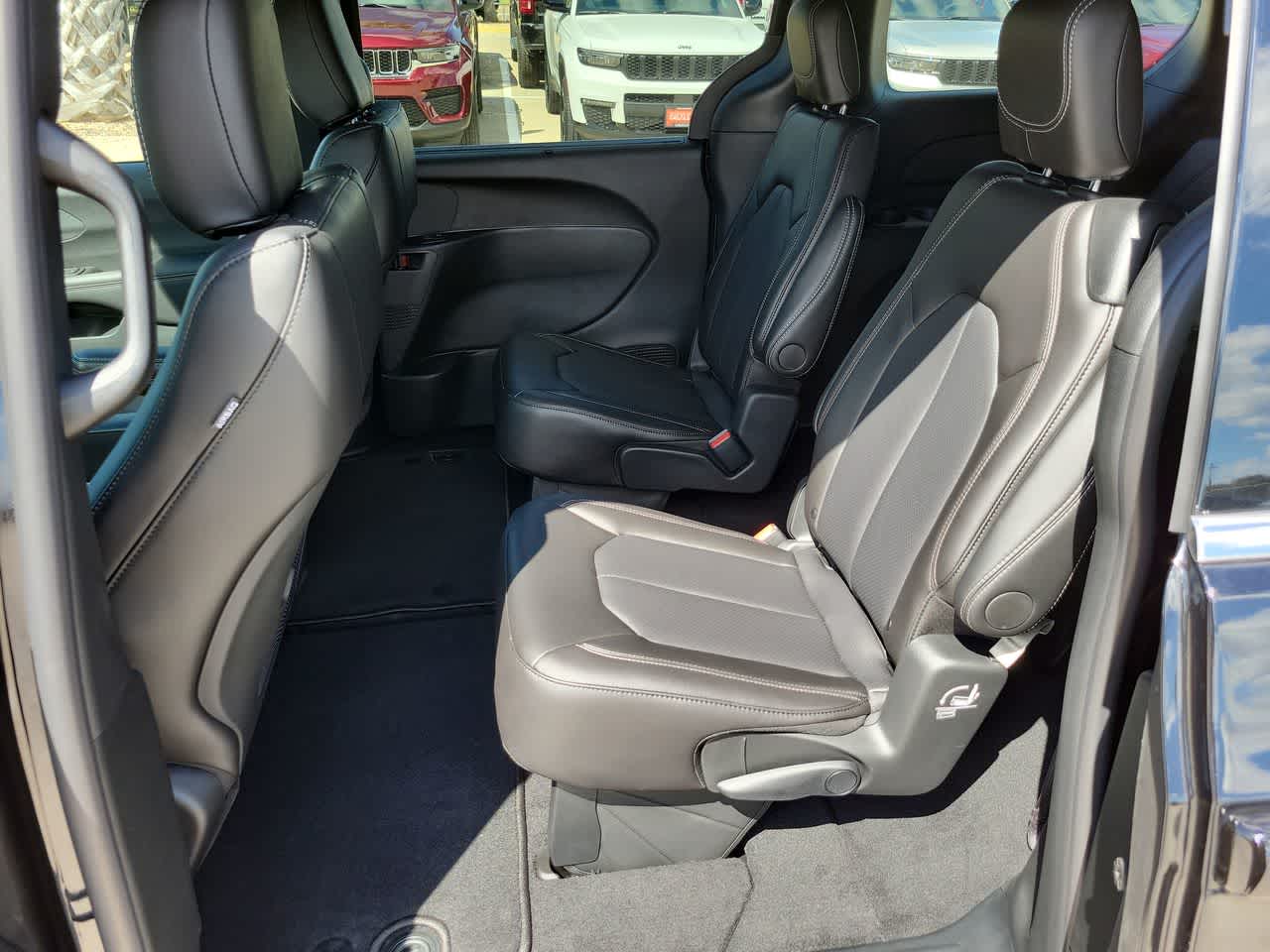 Thumbnail: 2026 Chrysler Pacifica - 21