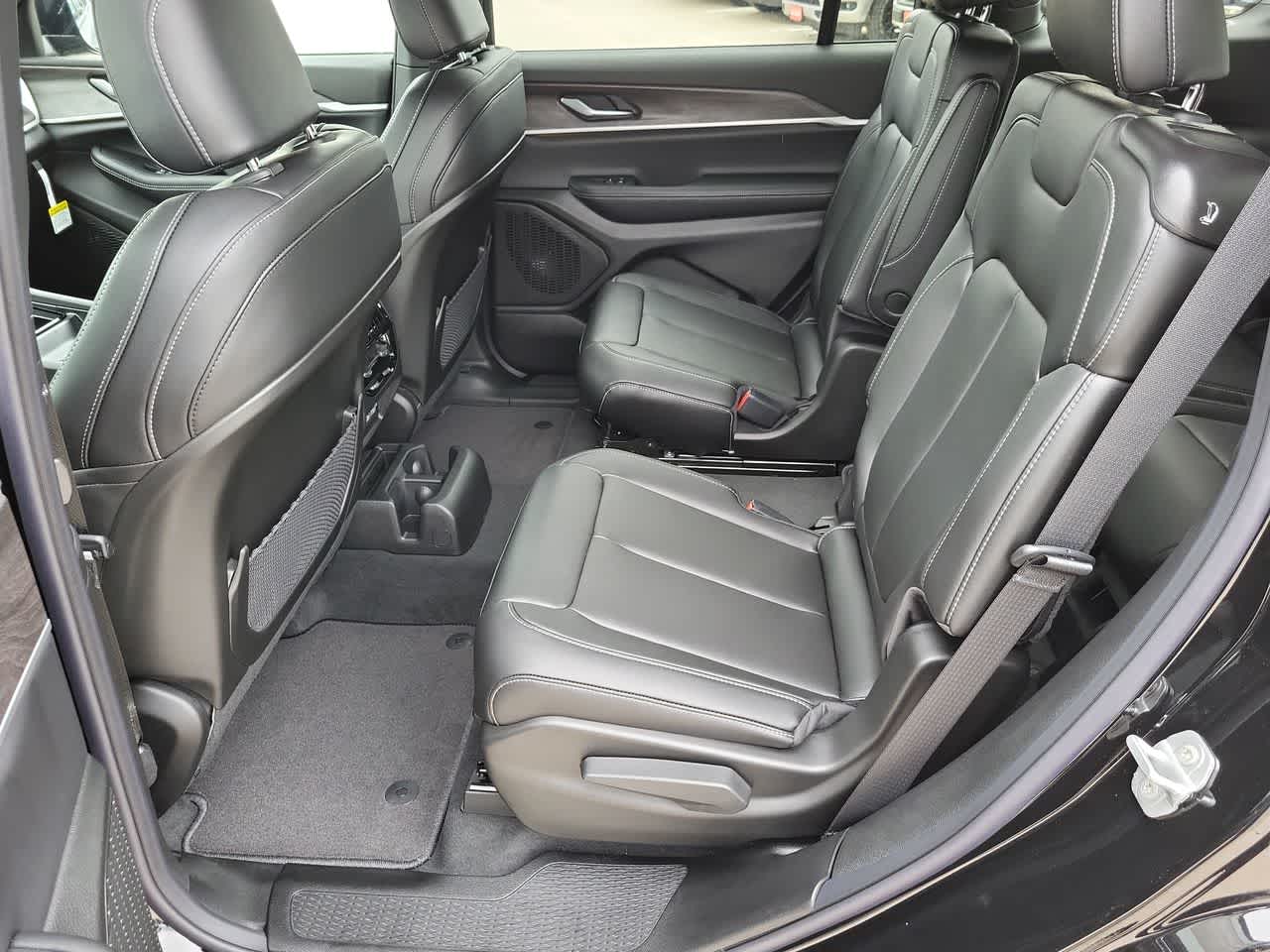 Thumbnail: 2025 Jeep Grand Cherokee - 21