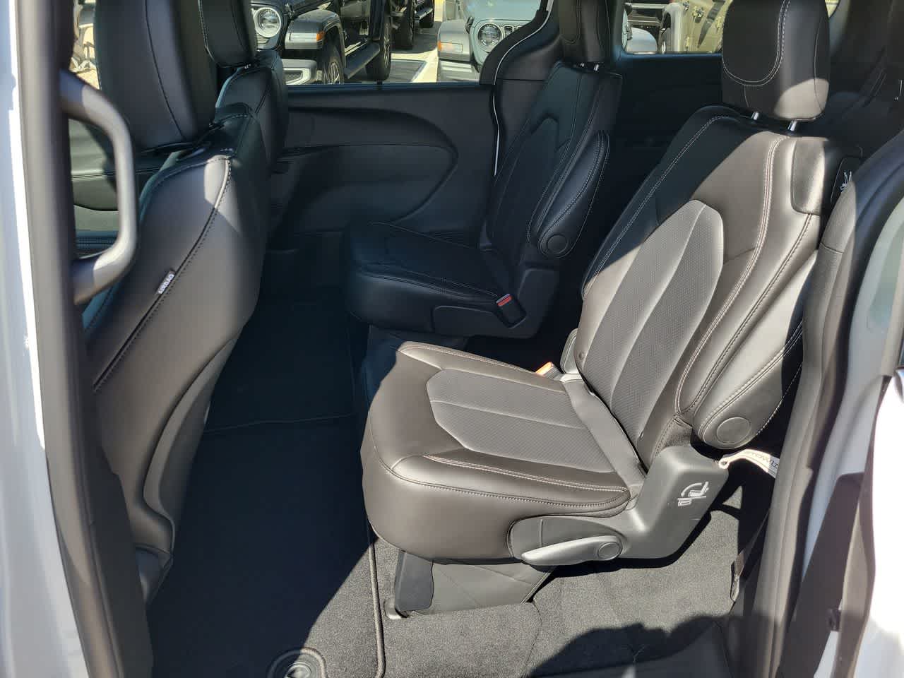 Thumbnail: 2026 Chrysler Pacifica - 21