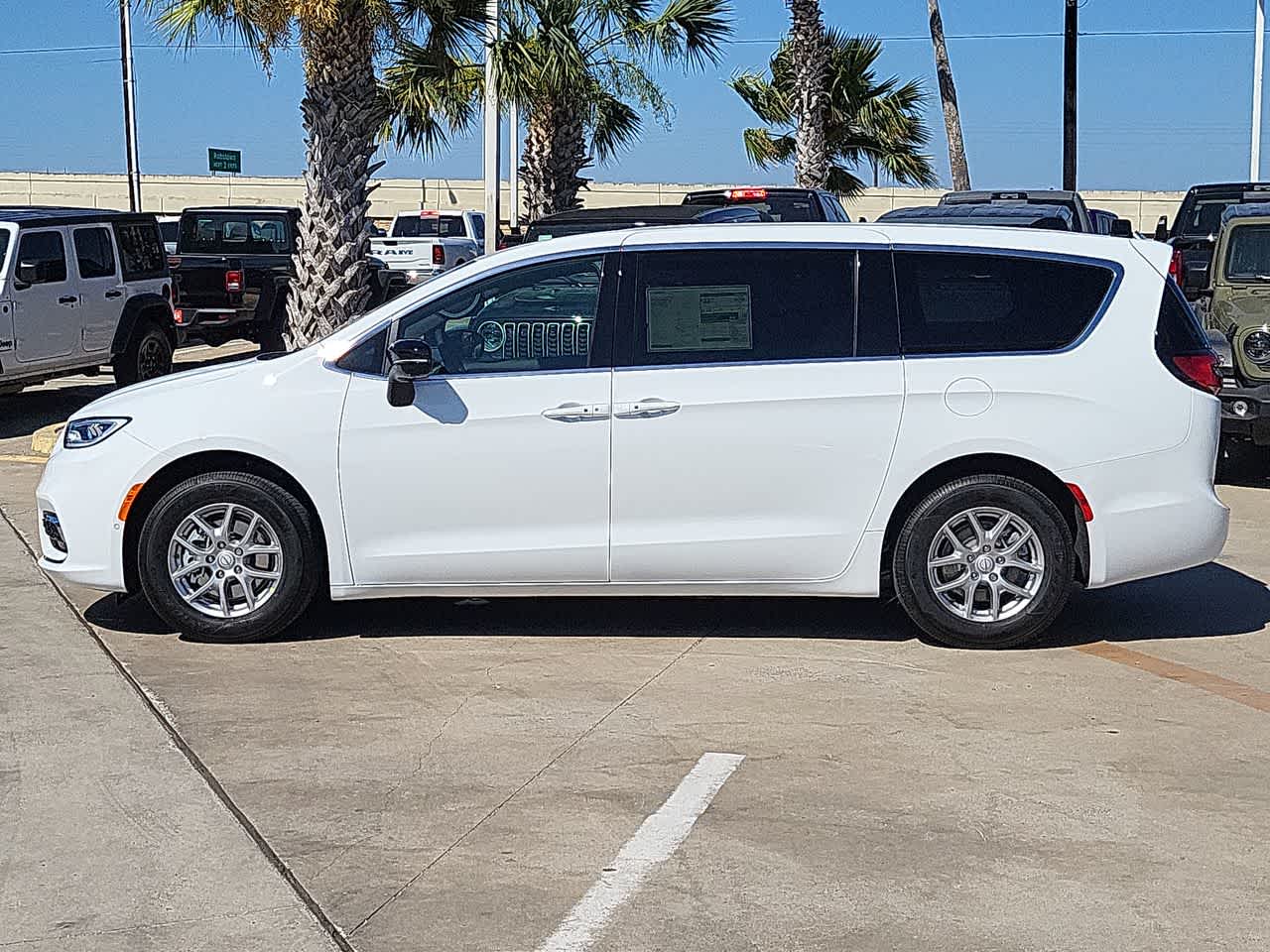 Thumbnail: 2026 Chrysler Pacifica - 11