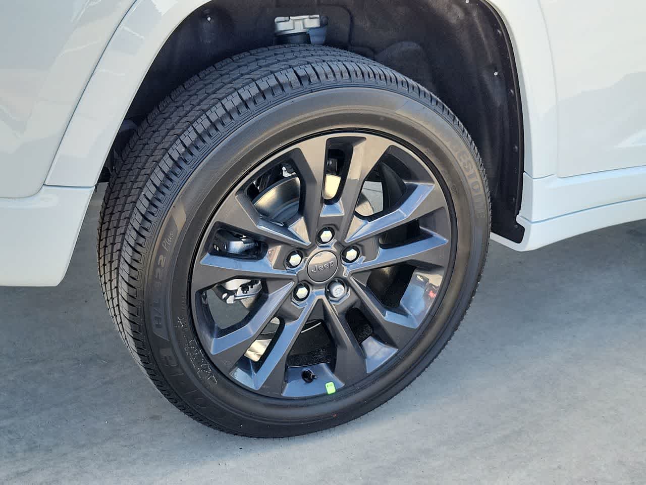 Thumbnail: 2026 Jeep Grand Cherokee - 16