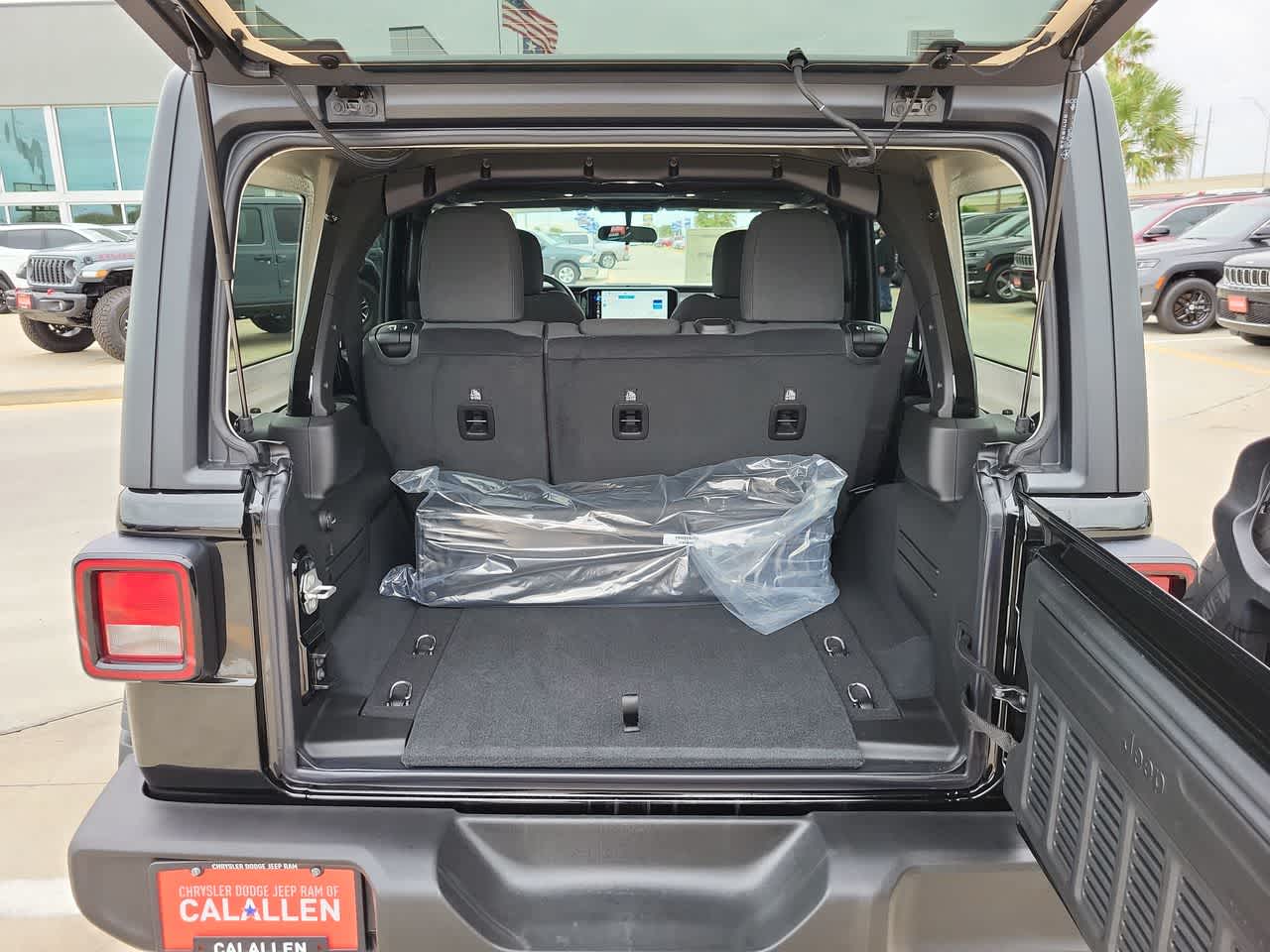 Thumbnail: 2026 Jeep Wrangler - 27