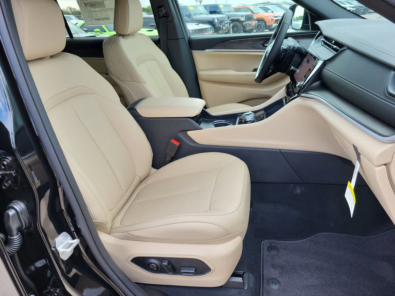 Thumbnail: 2026 Jeep Grand Cherokee - 22