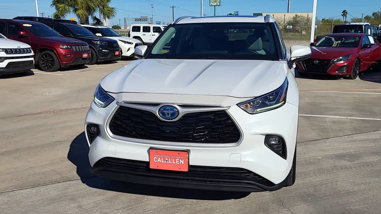 Thumbnail: 2023 Toyota Highlander - 3