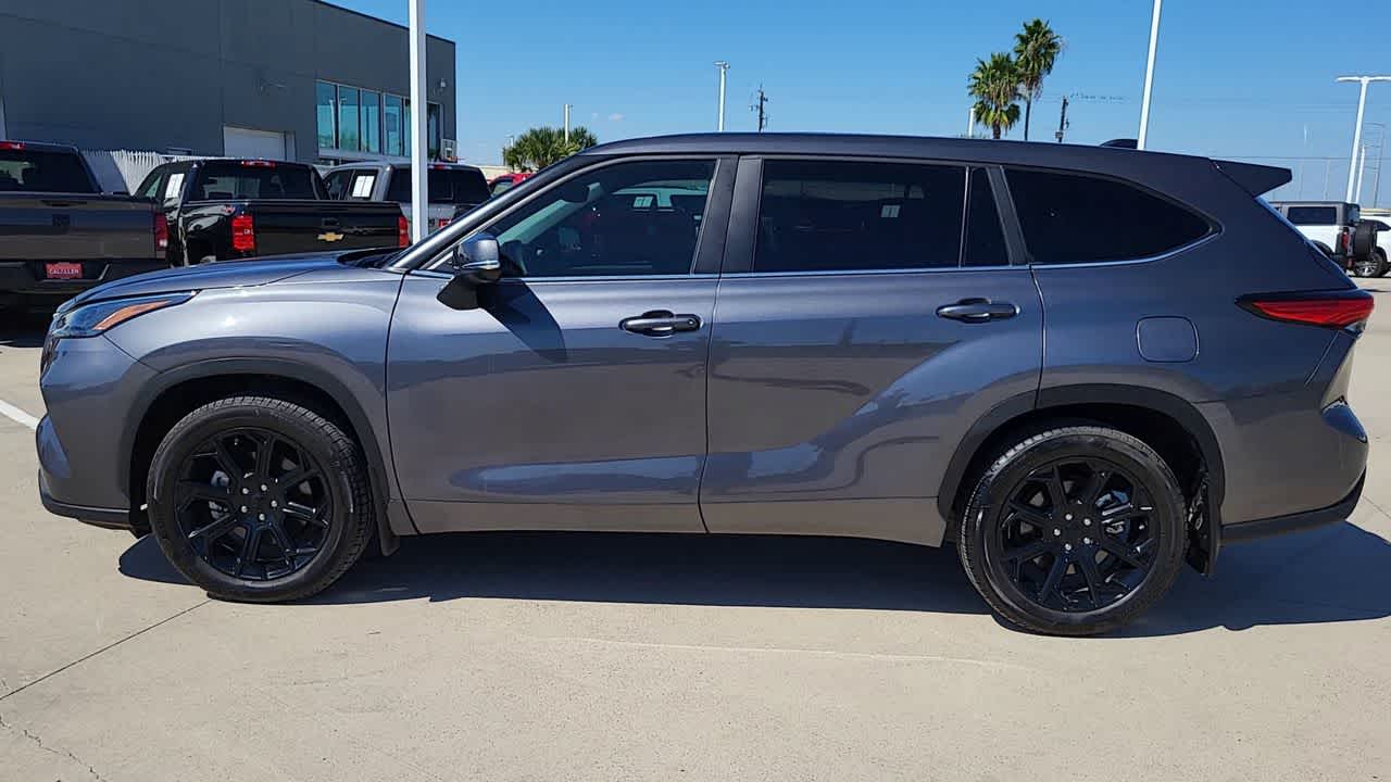 Thumbnail: 2023 Toyota Highlander - 6