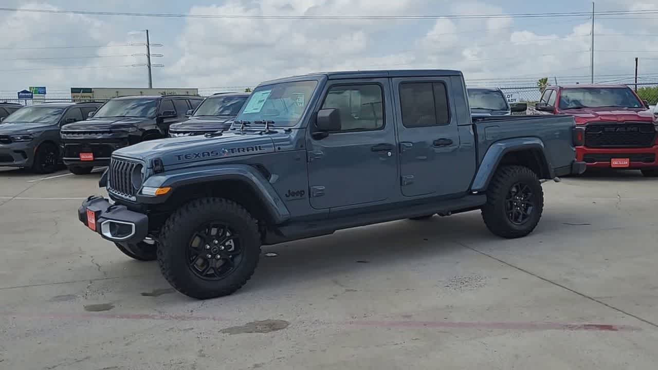 Thumbnail: 2026 Jeep Gladiator - 4