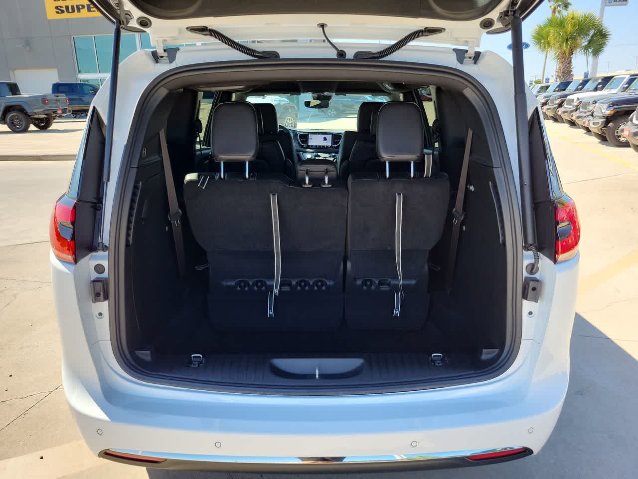 Thumbnail: 2026 Chrysler Pacifica - 27