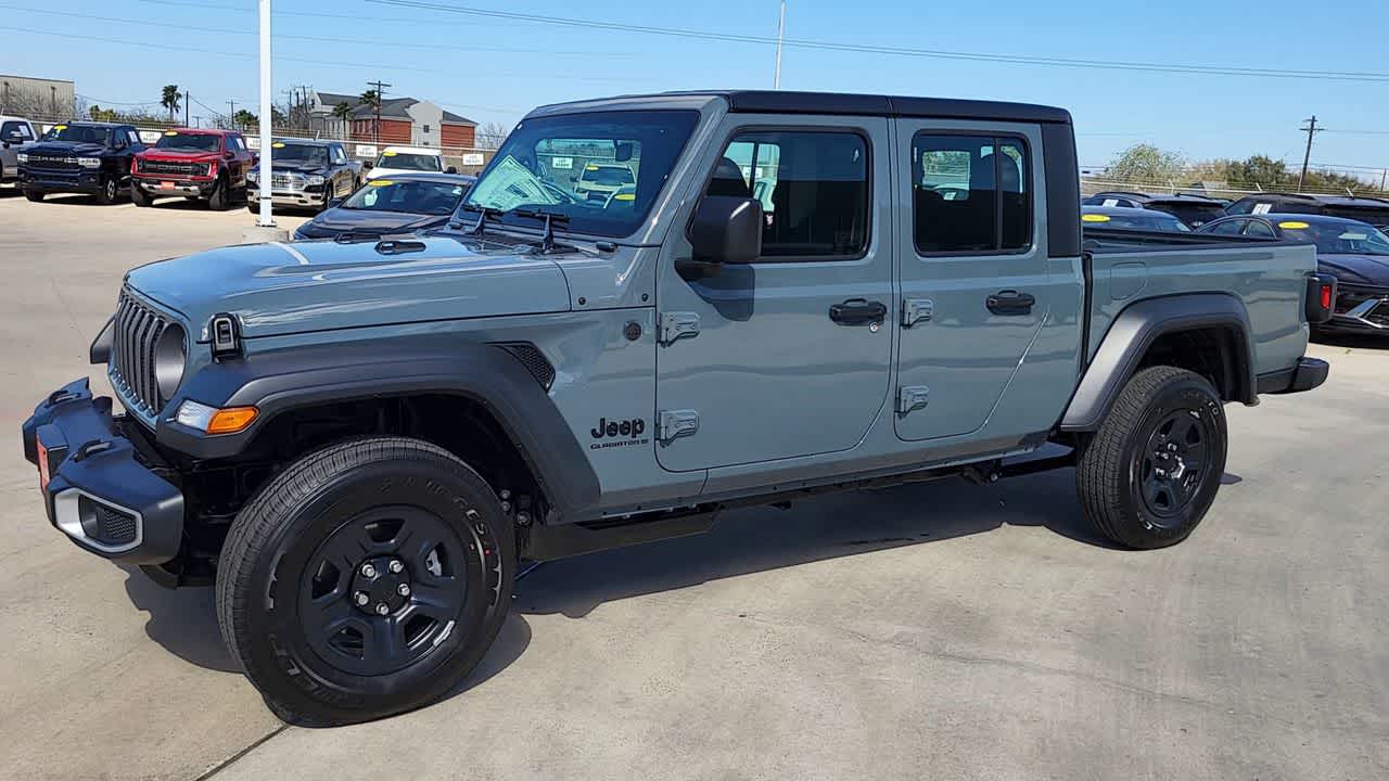 Thumbnail: 2026 Jeep Gladiator - 4