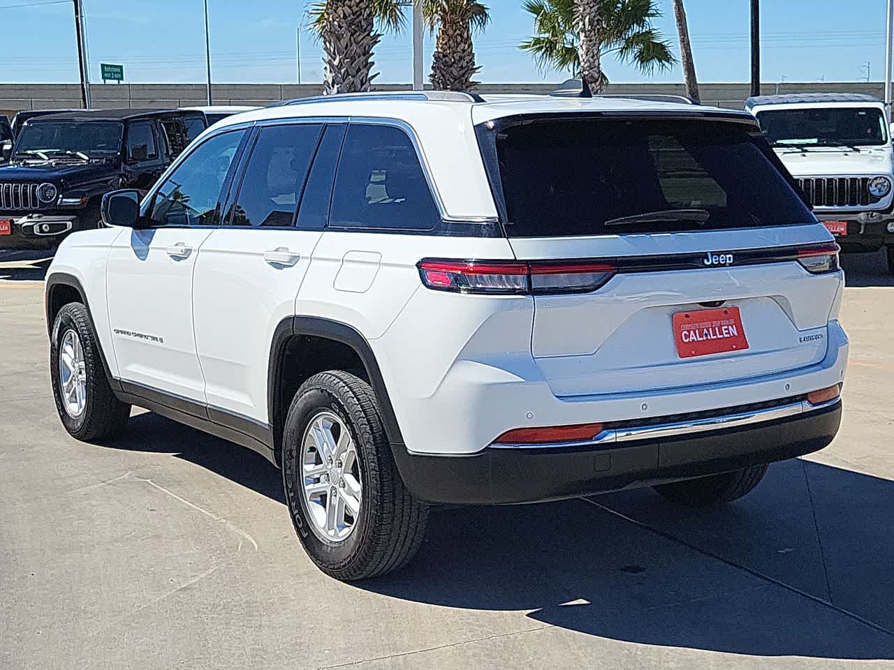 Thumbnail: 2023 Jeep Grand Cherokee - 12