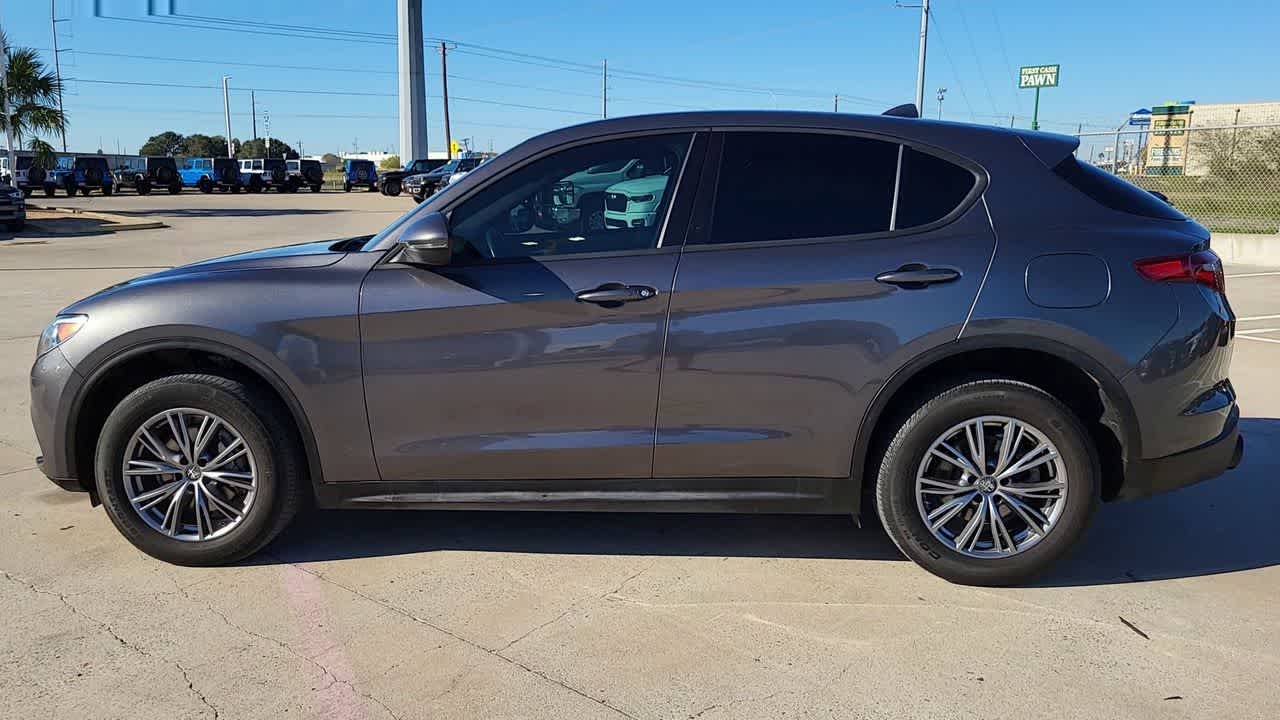 Thumbnail: 2023 Alfa Romeo Stelvio - 5