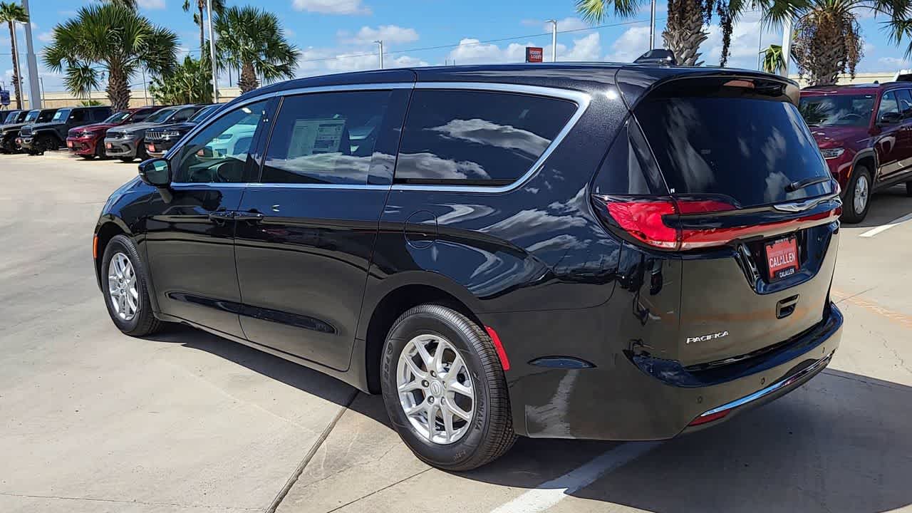 Thumbnail: 2026 Chrysler Pacifica - 6