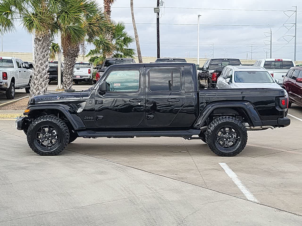 Thumbnail: 2025 Jeep Gladiator - 11