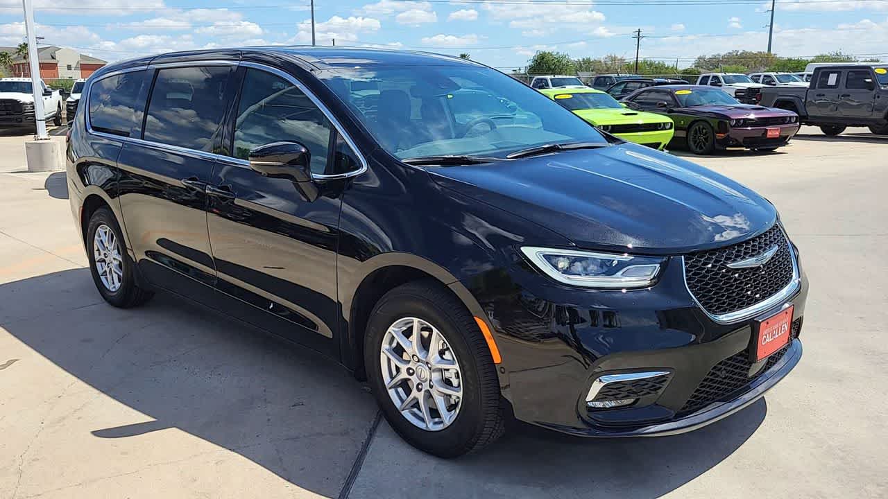 Thumbnail: 2026 Chrysler Pacifica - 2