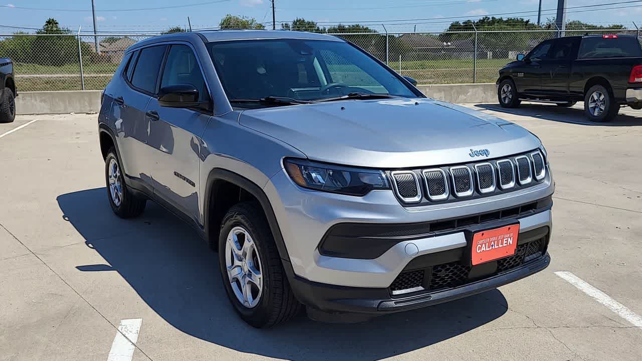 2022 Jeep Compass Sport photo 2