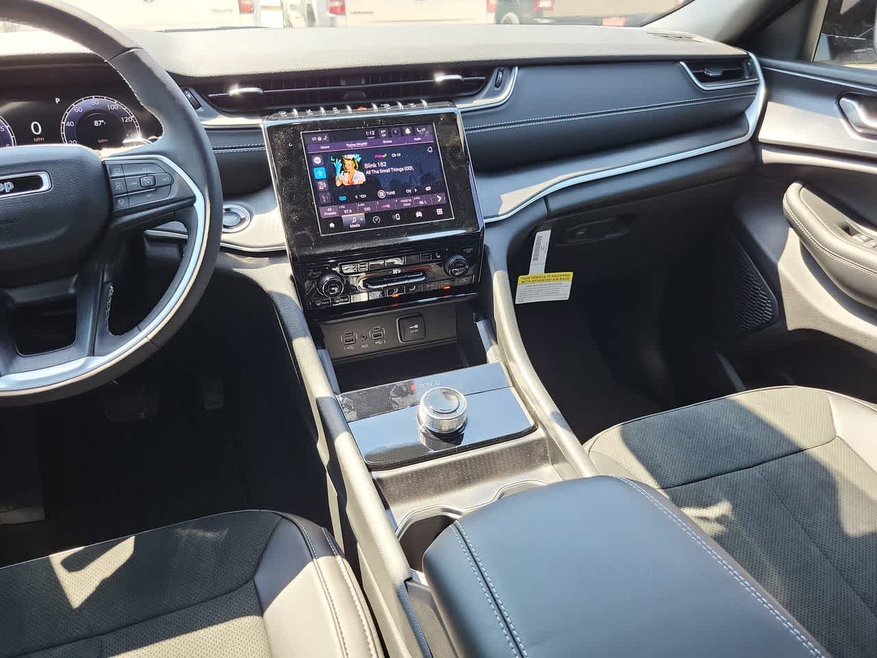 Thumbnail: 2025 Jeep Grand Cherokee - 24