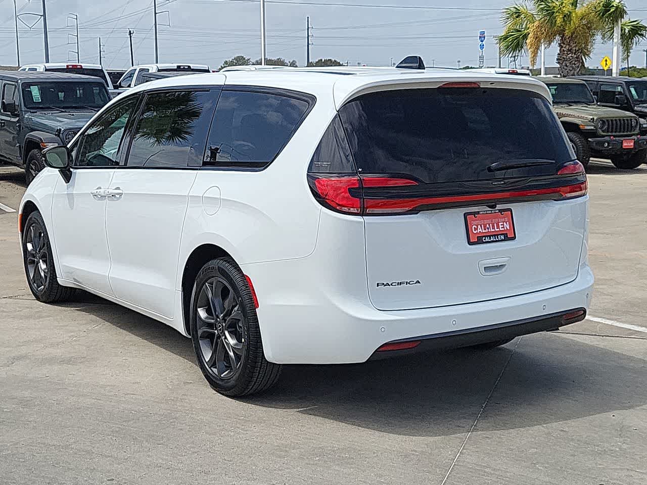 Thumbnail: 2026 Chrysler Pacifica - 12
