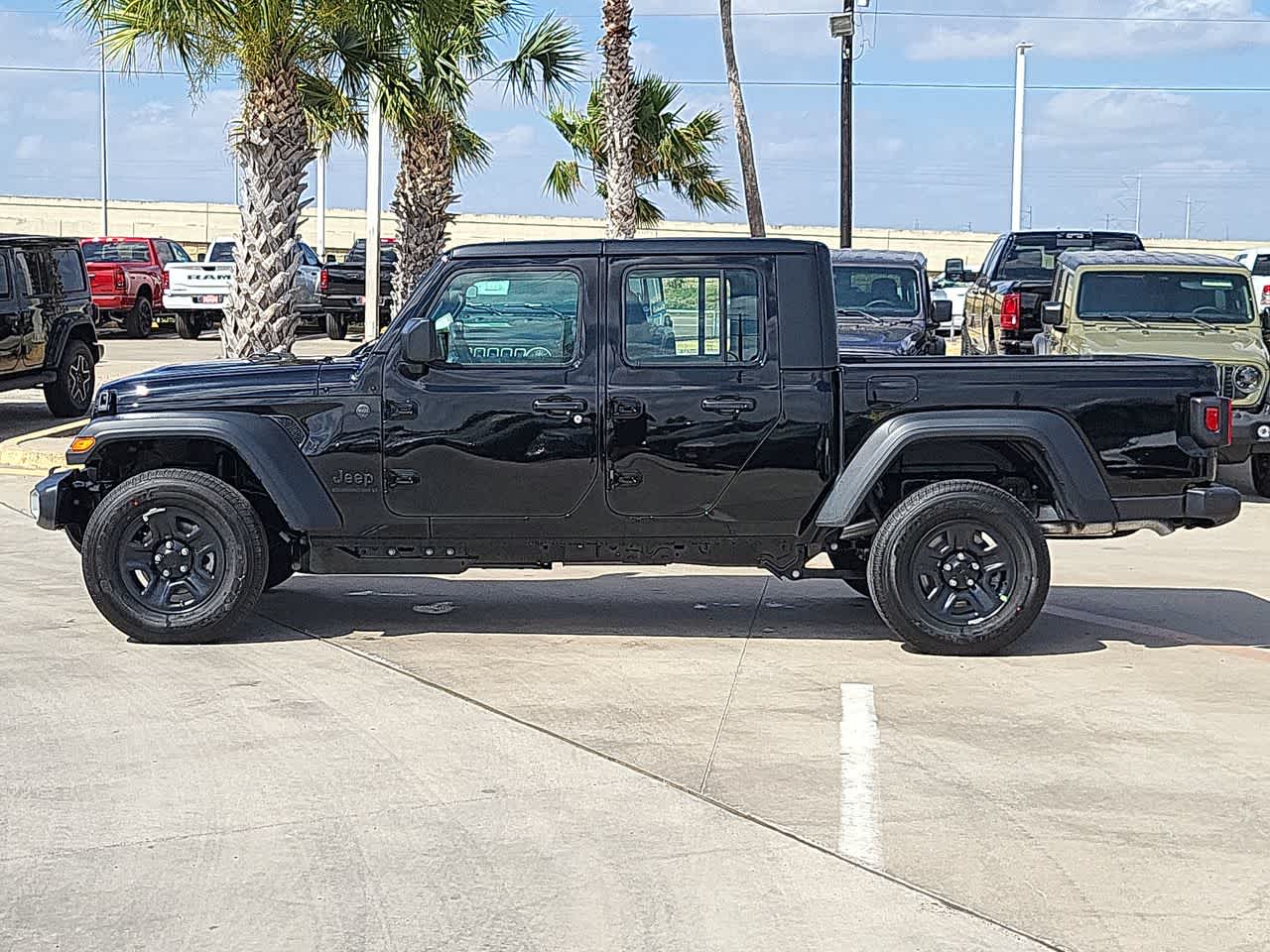 Thumbnail: 2026 Jeep Gladiator - 11