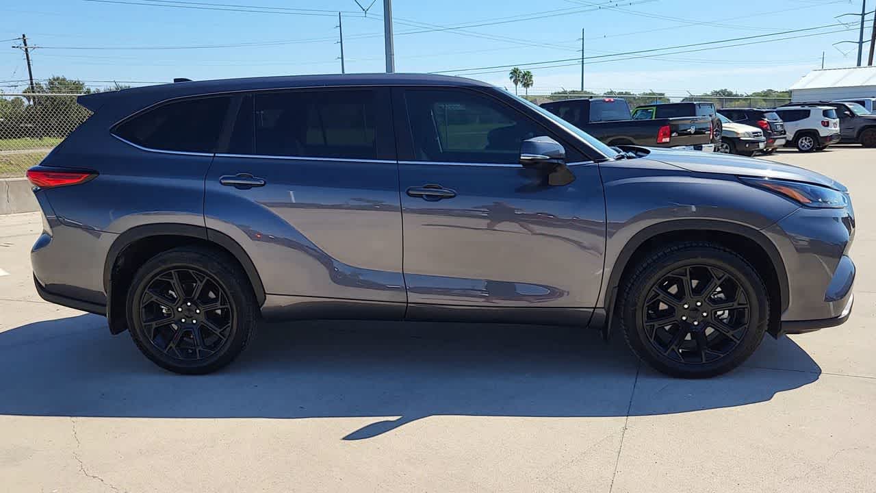 Thumbnail: 2023 Toyota Highlander - 10