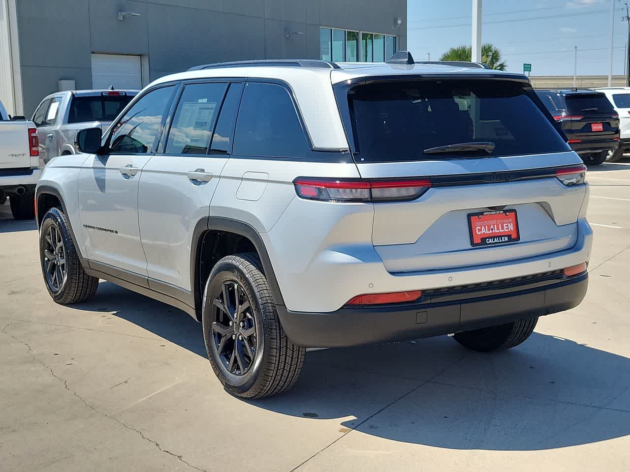 Thumbnail: 2025 Jeep Grand Cherokee - 12