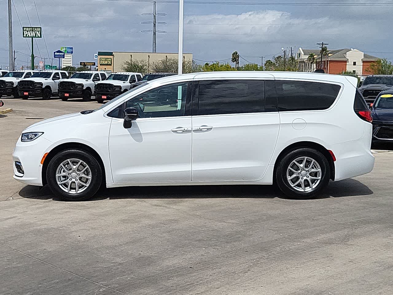 Thumbnail: 2026 Chrysler Pacifica - 11