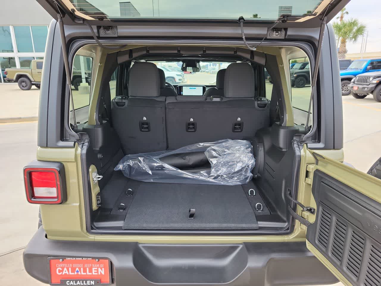 Thumbnail: 2026 Jeep Wrangler - 27