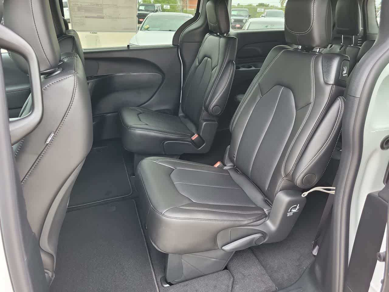 Thumbnail: 2026 Chrysler Pacifica - 21