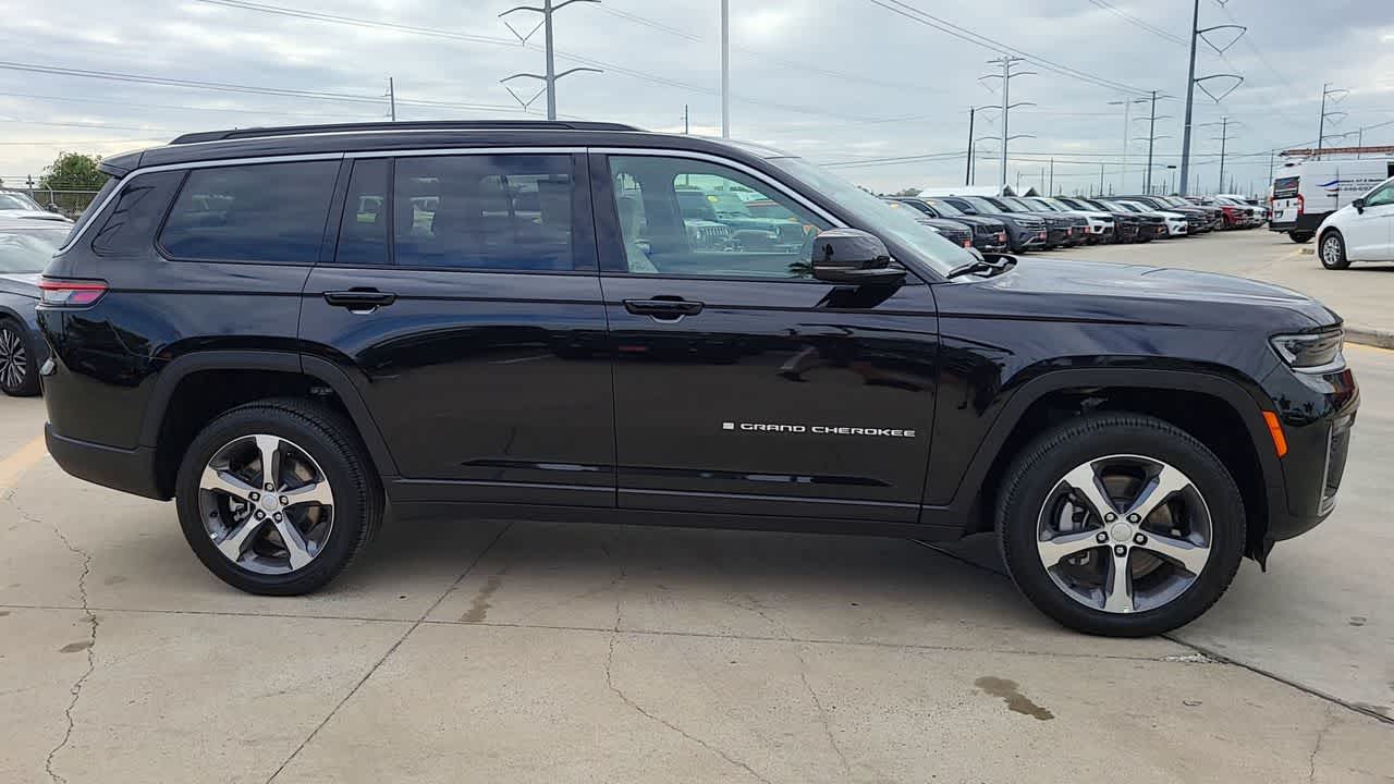 Thumbnail: 2026 Jeep Grand Cherokee - 9